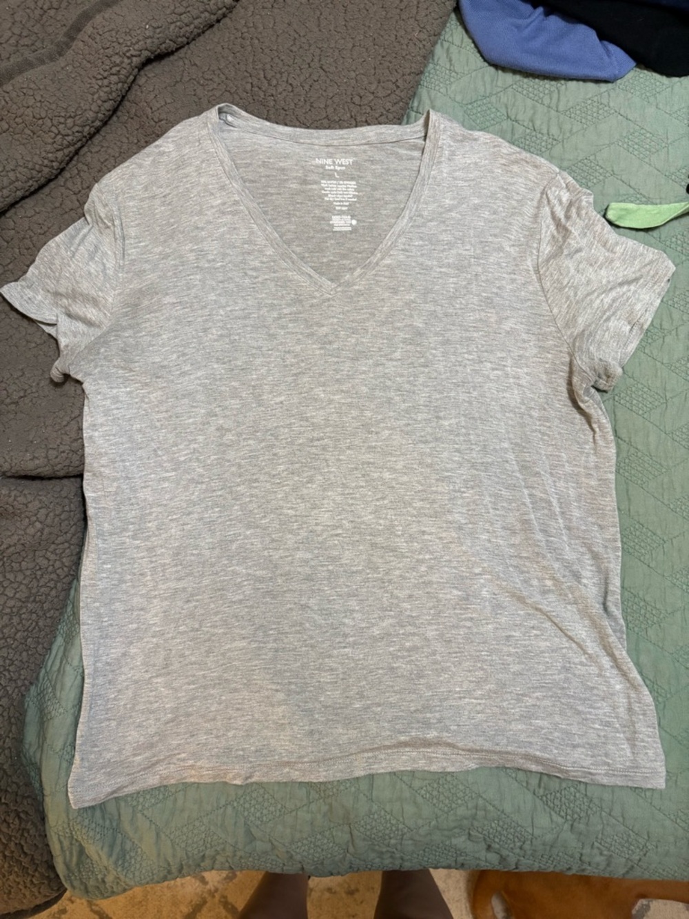 Nine West Light Gray V-Neck Short Sleeve Tee